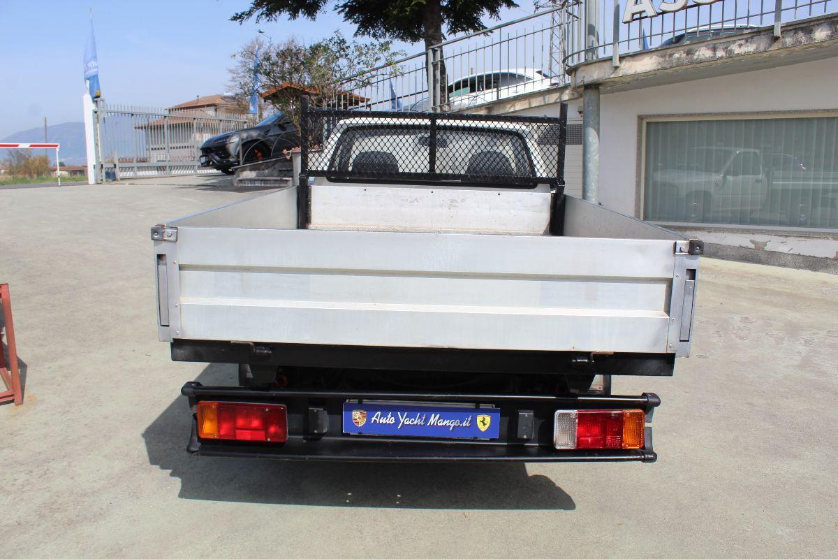 TOYOTA Hilux 2.5 extra cab