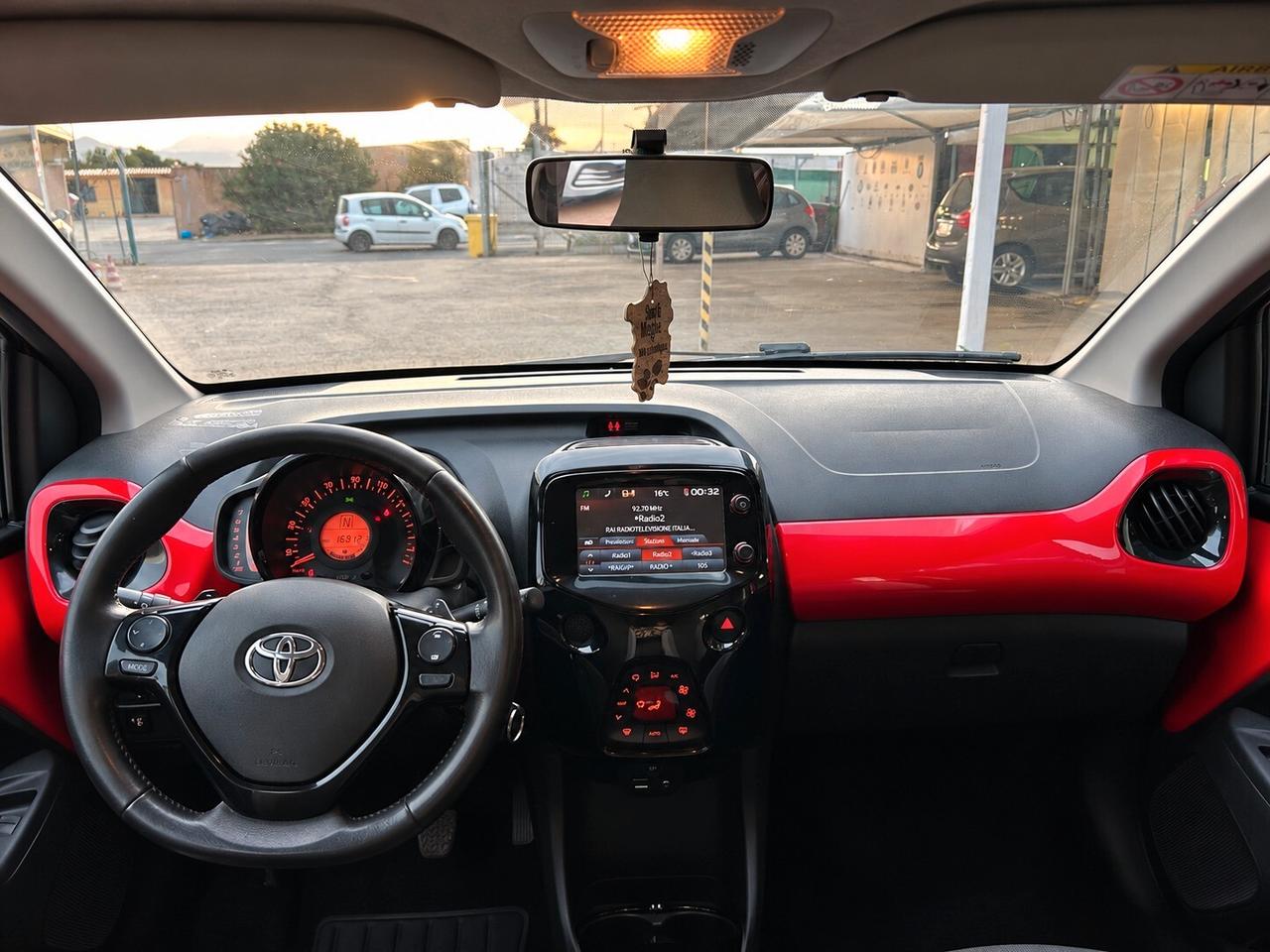 Toyota Aygo 1.0 VVT-i 69 CV x-play AUTOMATICO
