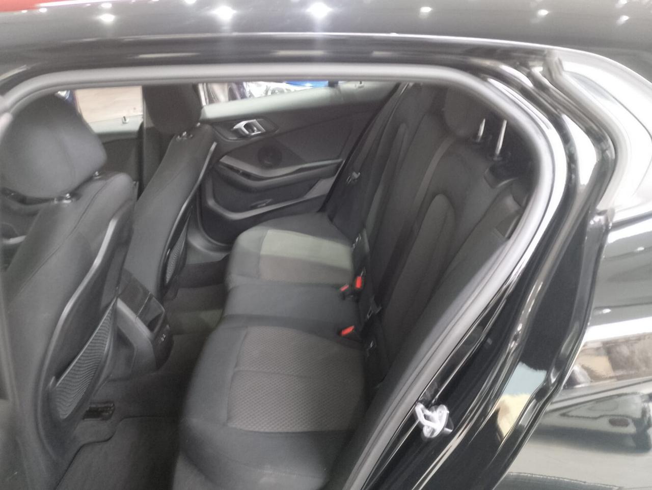 Bmw 116d 5p. Business Advantage