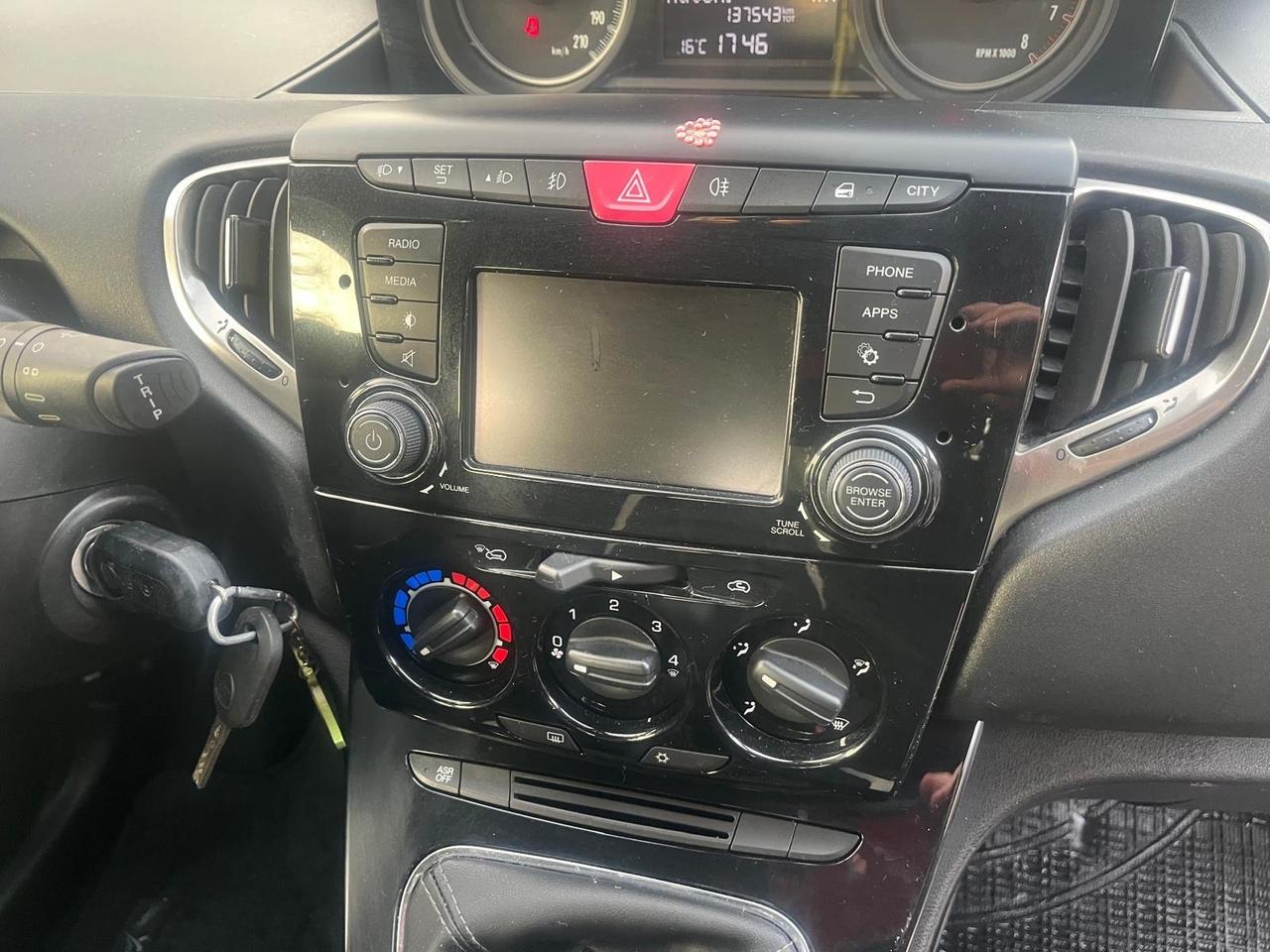 Lancia ypsilon-1.2 benz-full-11/2016