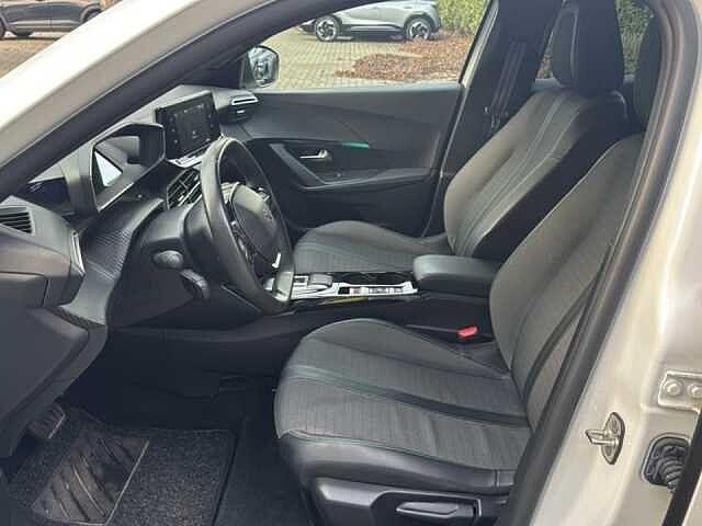 Peugeot 2008 motore elettrico 136 CV Allure