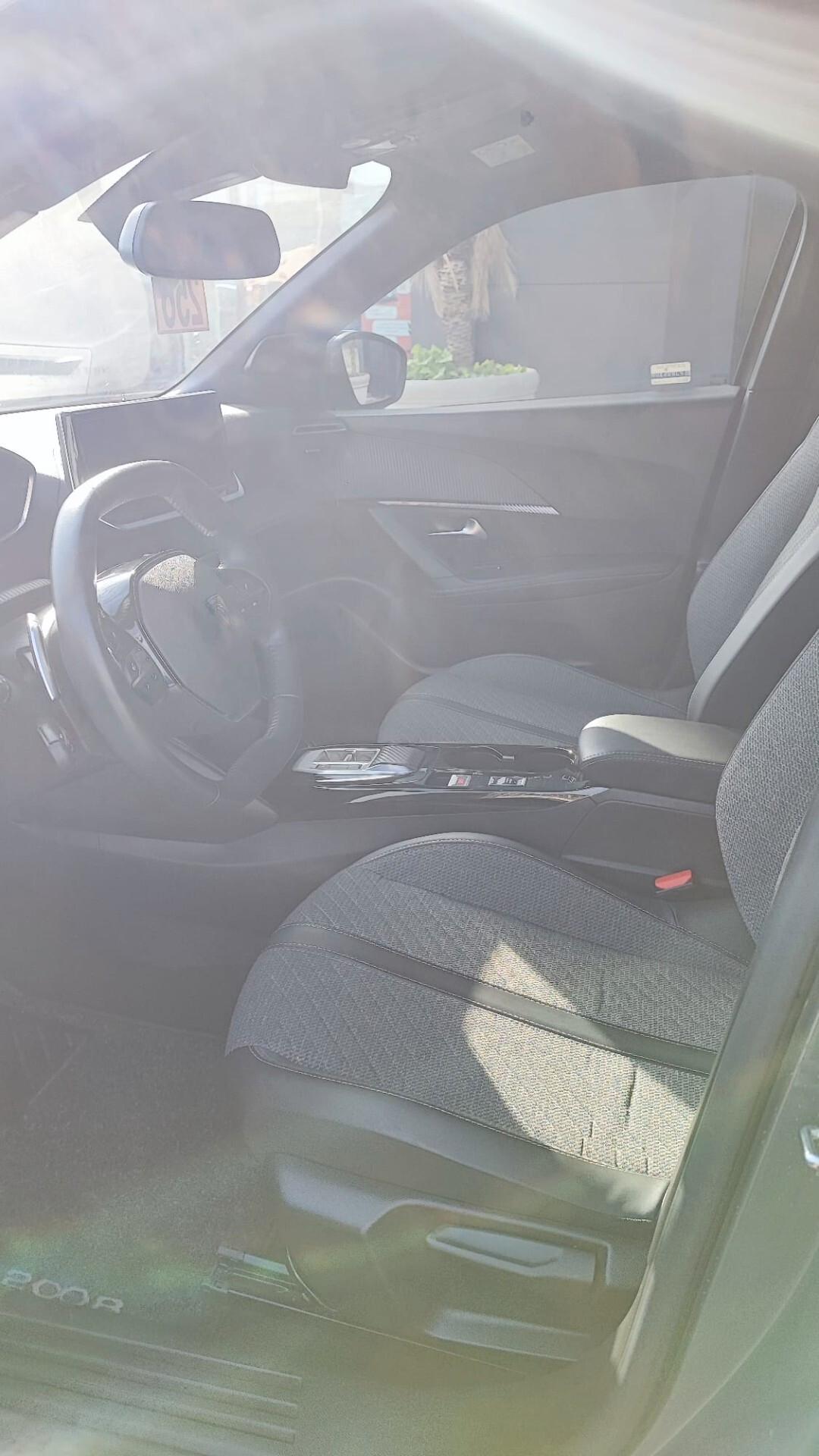 Peugeot 2008 BlueHDi 130 S&S EAT8 Allure