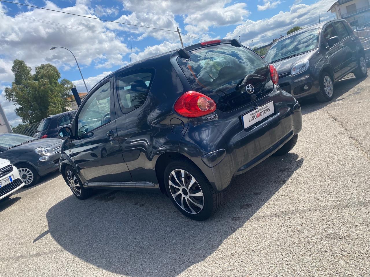 Toyota Aygo 1.0 12V VVT-i 3 porte Sol 68cv