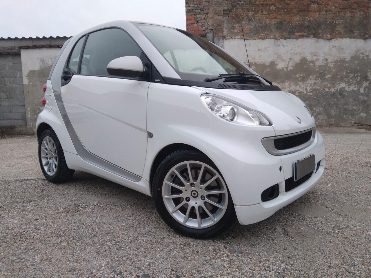 Smart ForTwo 1000 52 kW MHD coupé pure