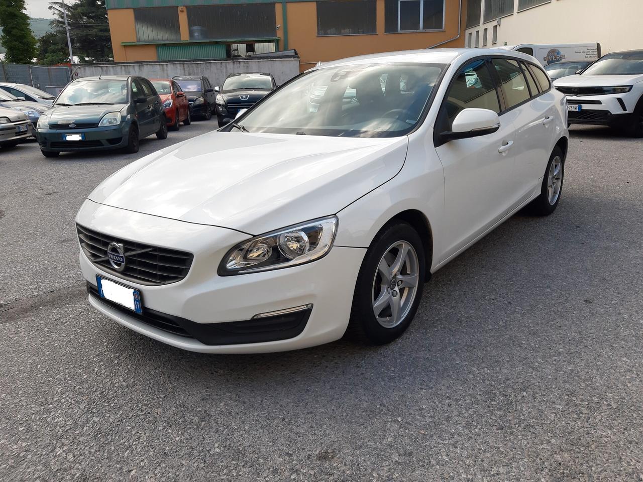 Volvo V60 D2 R-design