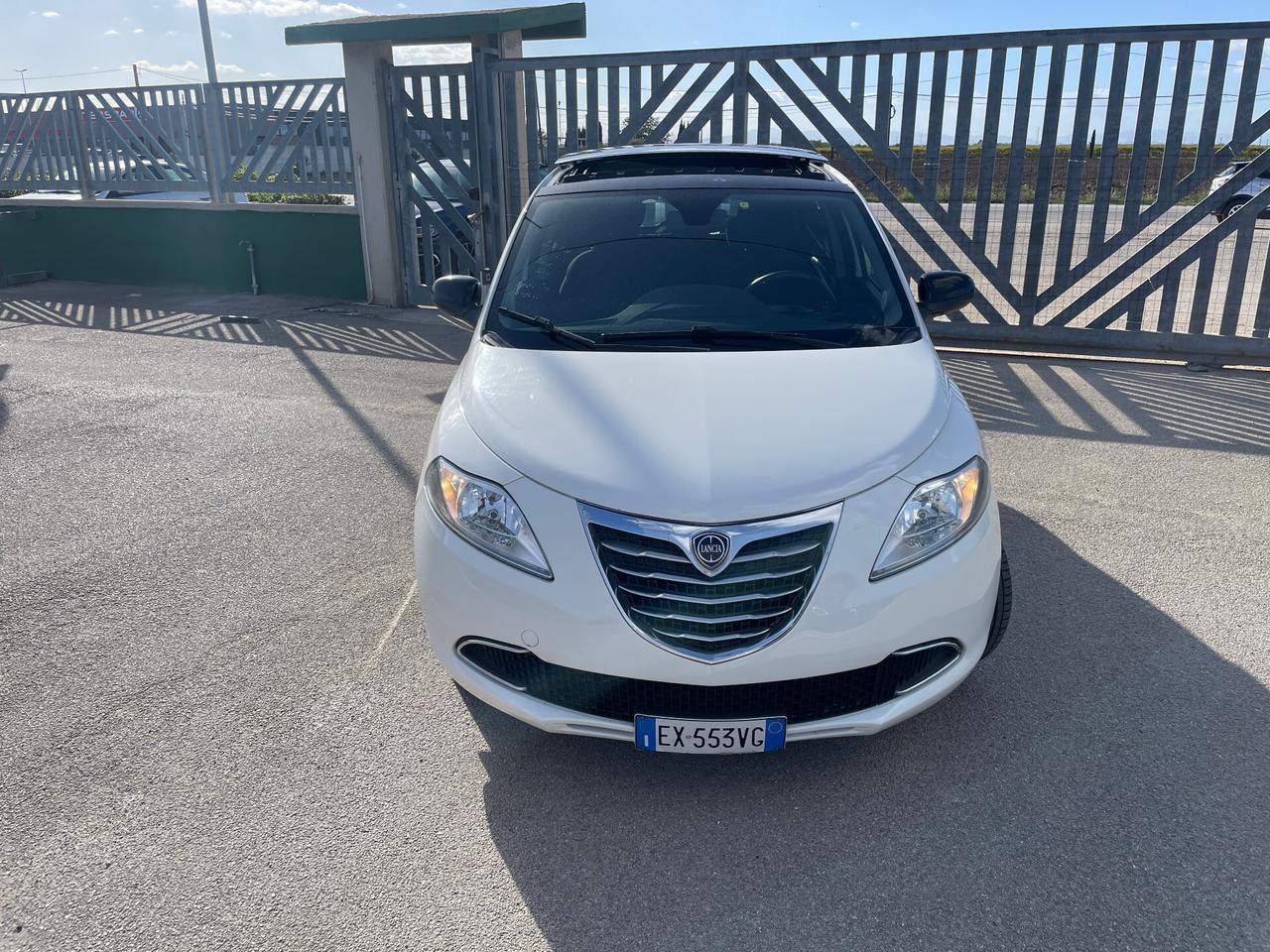Lancia Ypsilon 1.3 MJT 16V 95 CV 5 porte Gold-TETTO