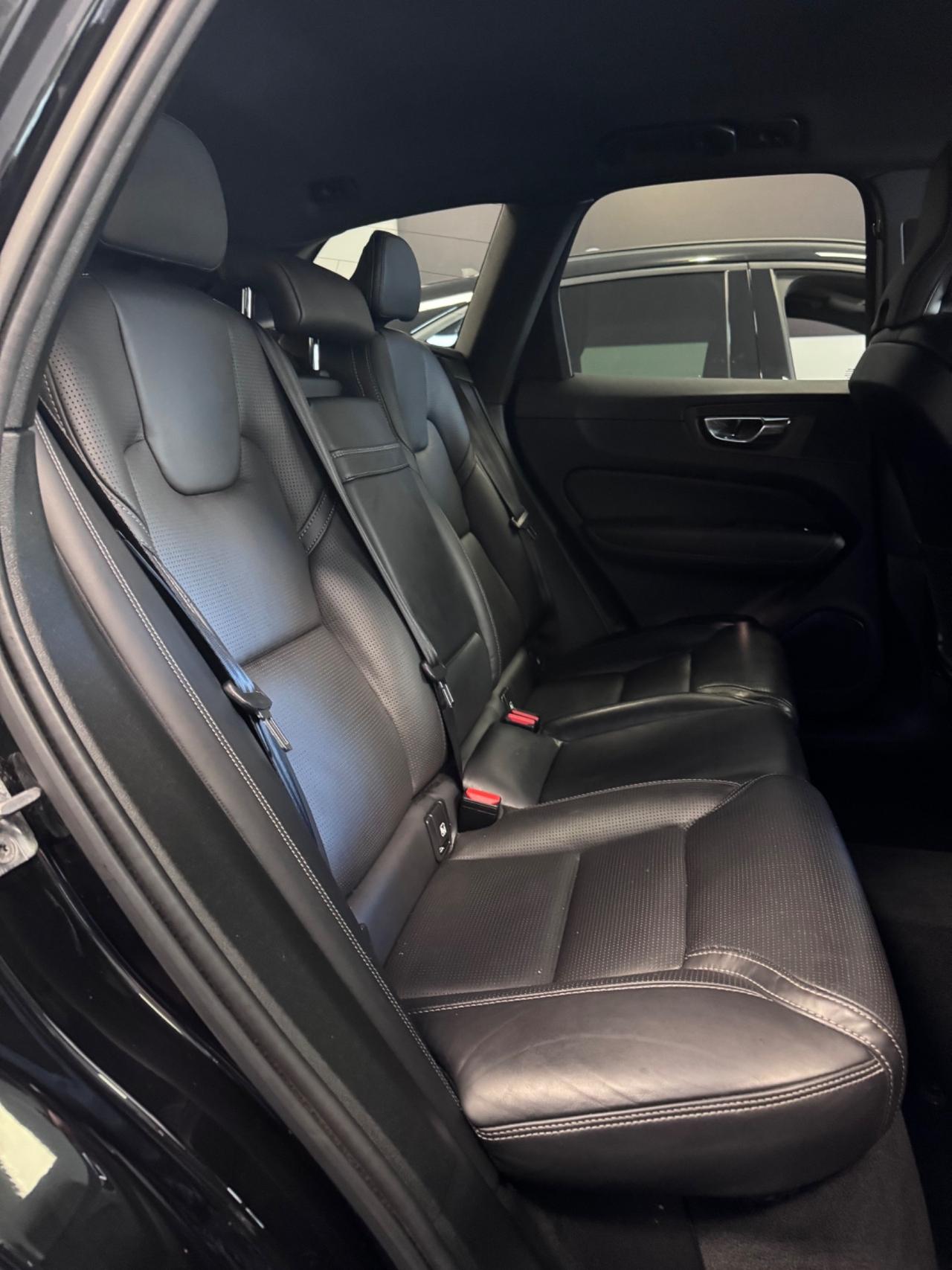 Volvo XC60 2.0 190 D4 AWD R-design IVA esposta