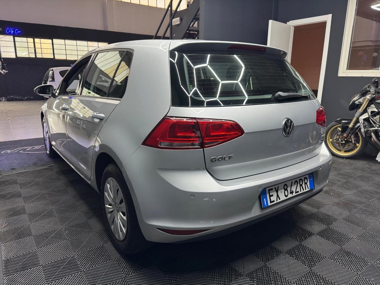 Vendesi Volkswagen Golf 1.2 TSI 85 CV – 2015