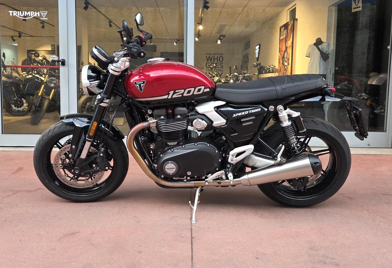 TRIUMPH SPEED TWIN 1200 AZIENDALE