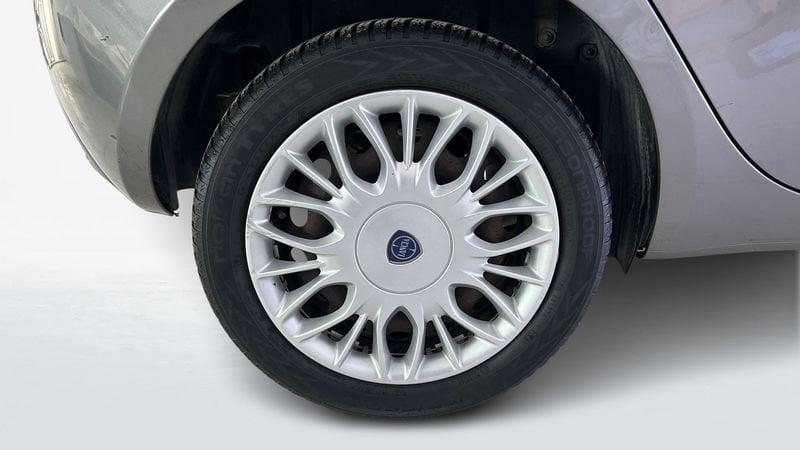 Lancia Ypsilon 5 Porte 1.2 69cv Gold my16 1.2 GOLD 69CV MY16