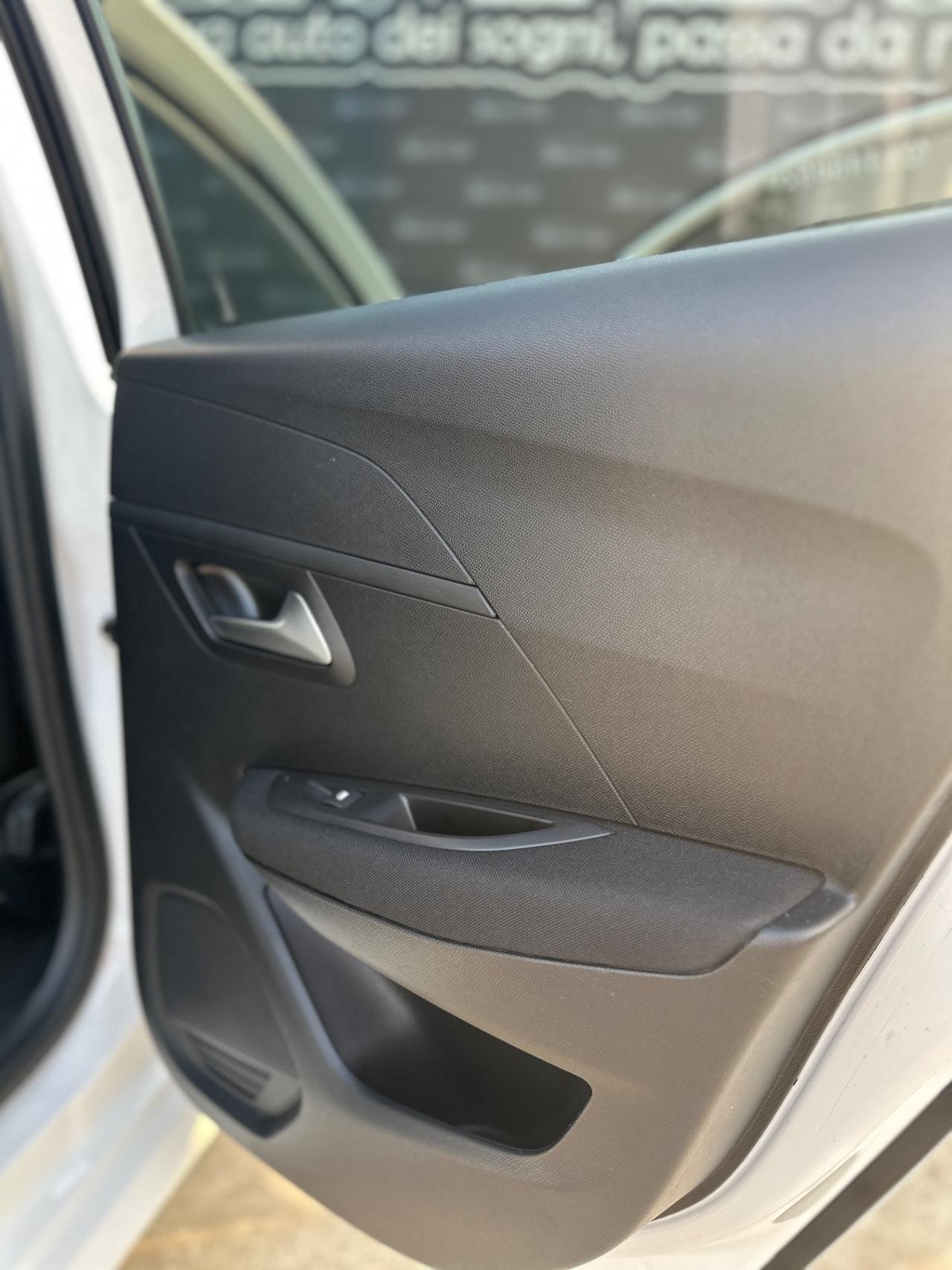 PEUGEOT 208 (anno 2021)