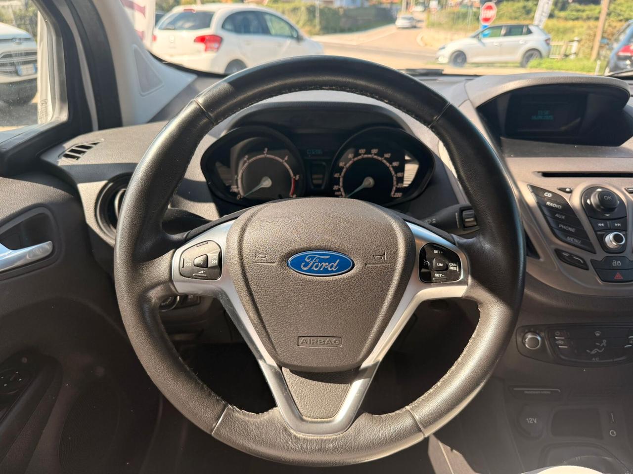 Ford Tourneo Courier 1.5 TDCI 75 CV Titanium