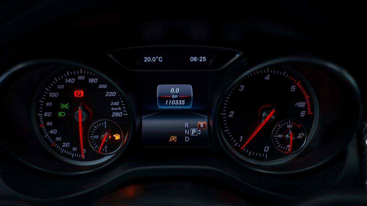 Mercedes-benz GLA 200 D NIGHT EDITION AUTO TETTO CARBONIO NAVI PELLE FULL OPTIONAL