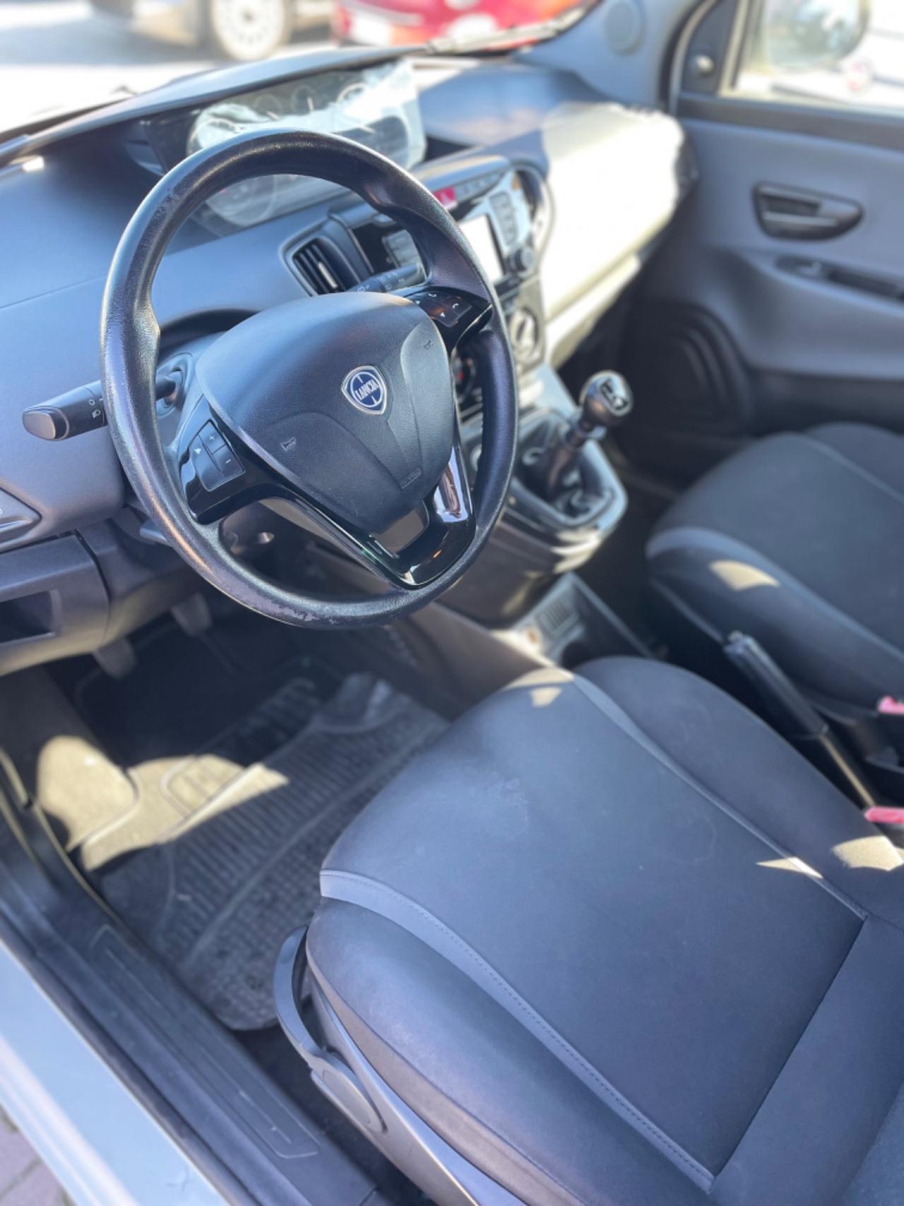 Lancia Ypsilon 1.2 69 CV 5 porte Gold