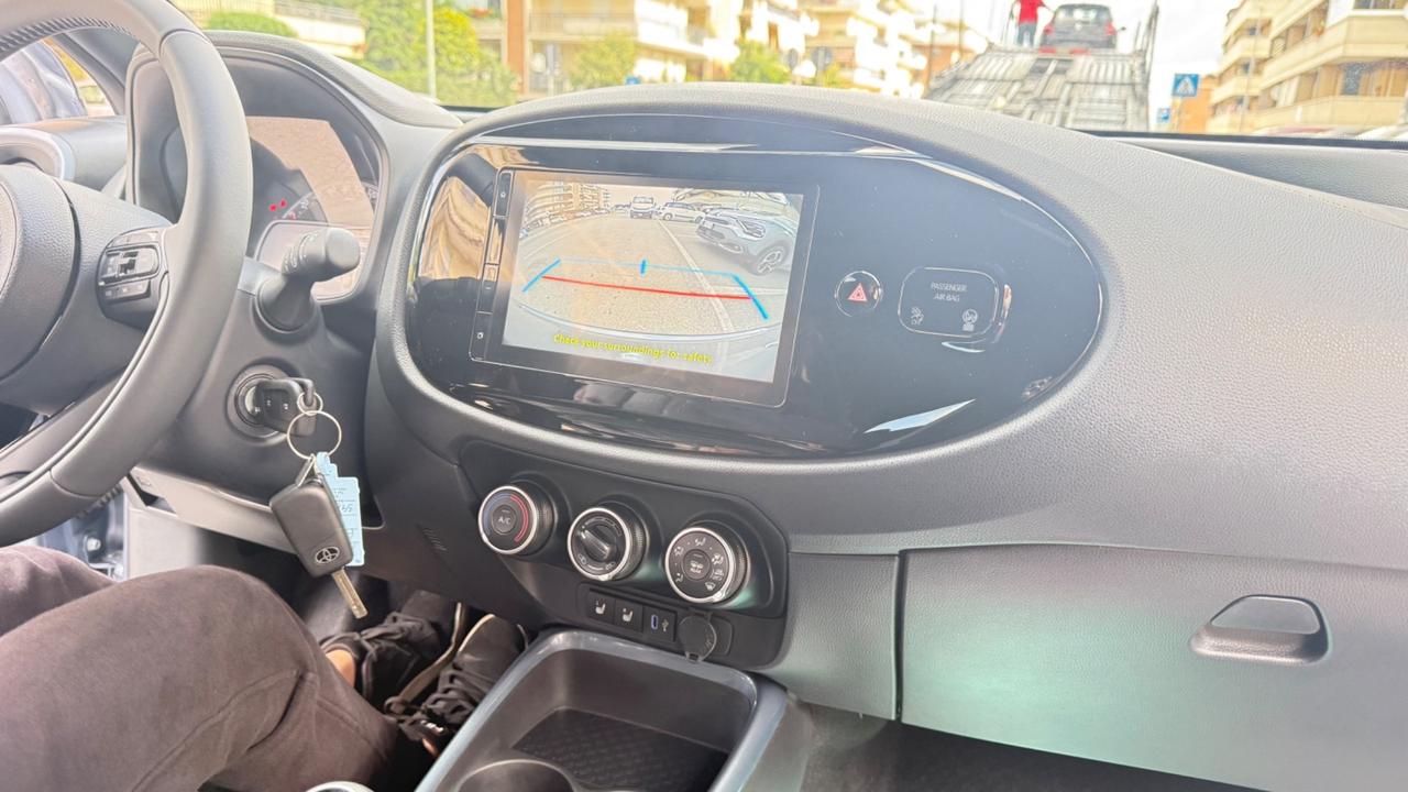 Toyota Aygo X 1.0 VVT-i 72 CV 5 porte Lounge Air S-CVT LED NAVI KAMERA PDC CAR PLAY CERCHI 16 BLUETOOTH