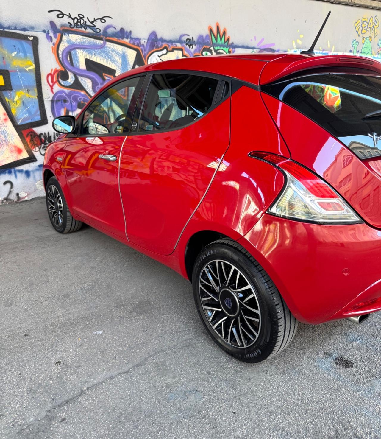 Lancia Ypsilon 1.0 FireFly 5 porte S&S Hybrid Ecochic Silver