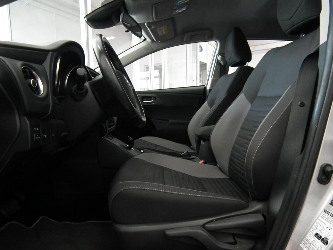 Toyota Auris 1.8 Hybrid KM 64.000 ! UNIPROPRIETARIO ! NAVI TELECAMERA CRUISE TELEFONO !