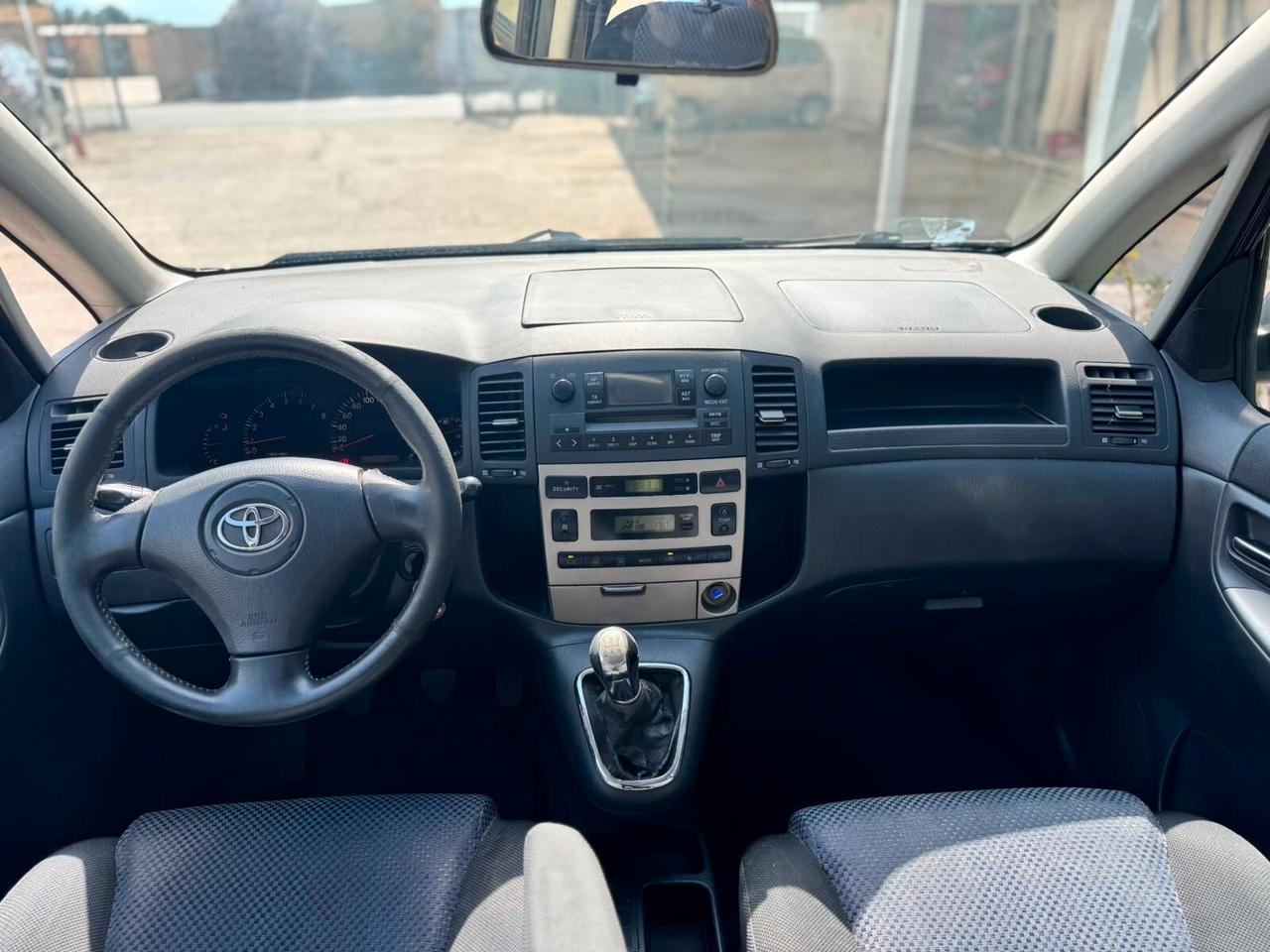 Toyota Corolla Verso 2.0 tdi D-4D