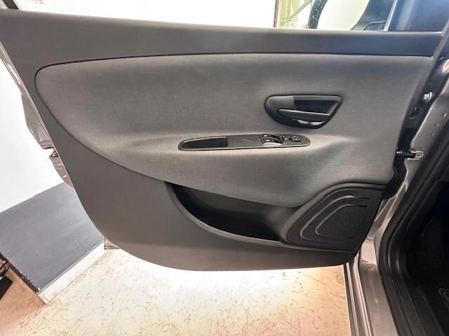 Lancia Ypsilon 1.0 Hybrid 2022 OK NEOPATENTATI