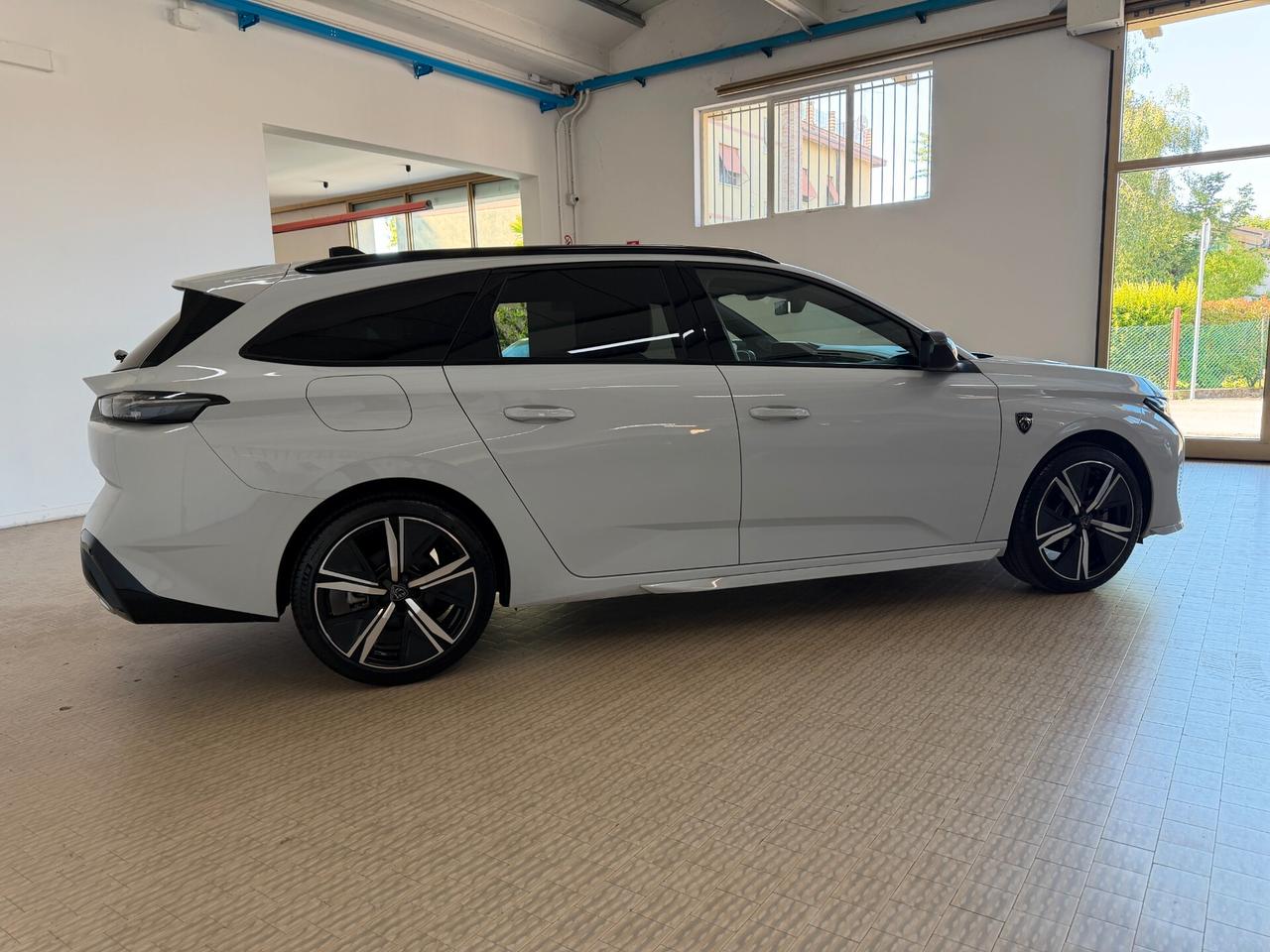 Peugeot 308 Hybrid 145 e-DCS6 SW GT 2025 BIANCO PERLA