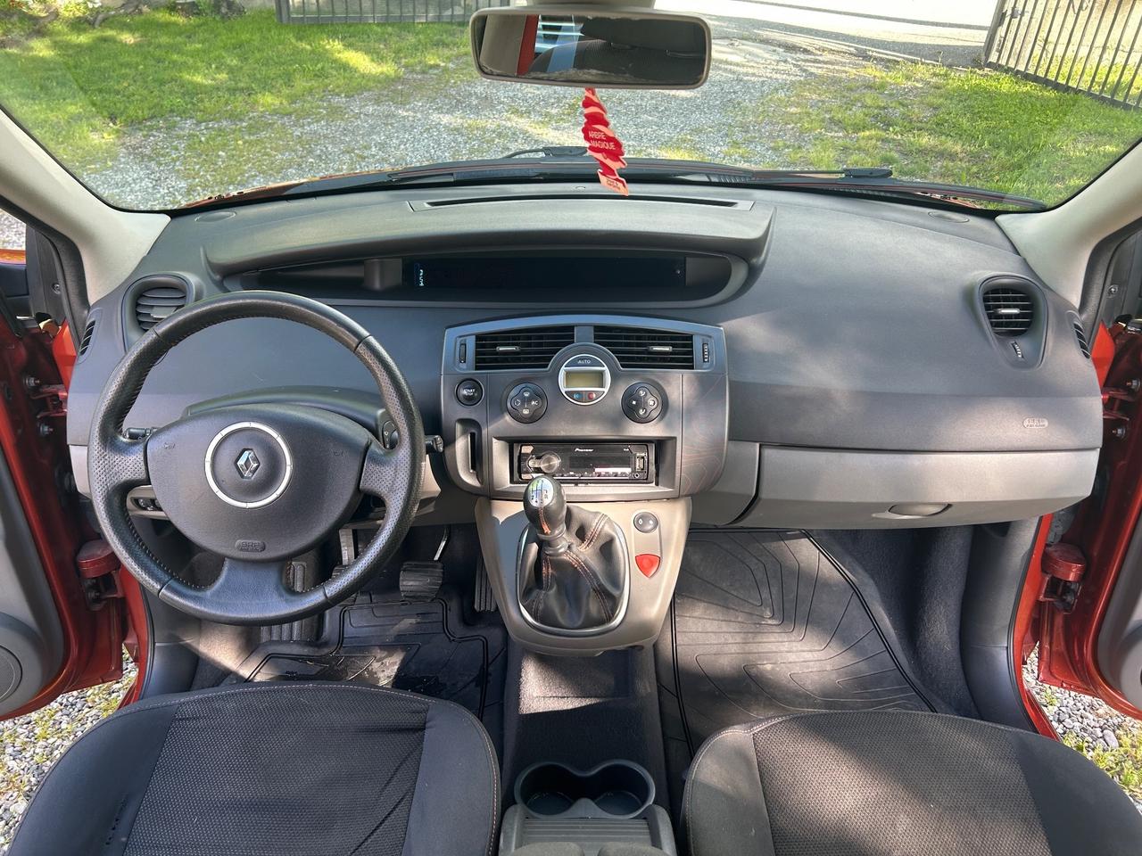Renault Scénic 1.9 dCi/130CV serie speciale