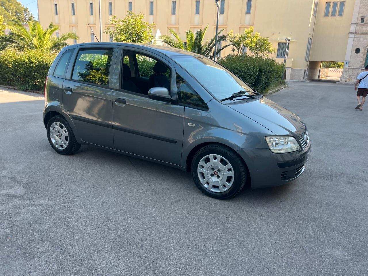 Fiat Idea 1.4 16V S&S Emotion