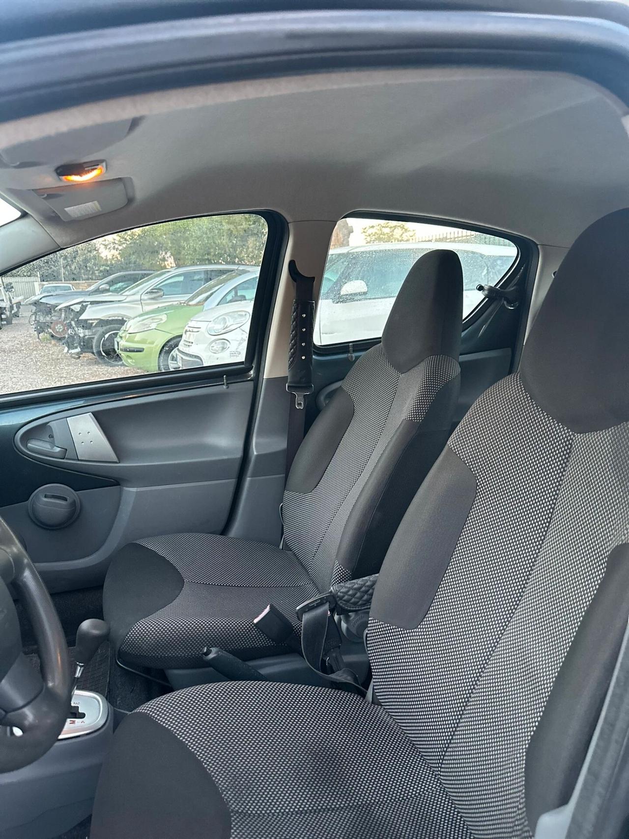 Toyota Aygo 1.0 12V VVT-i 5 porte Sol Connect Red Edition