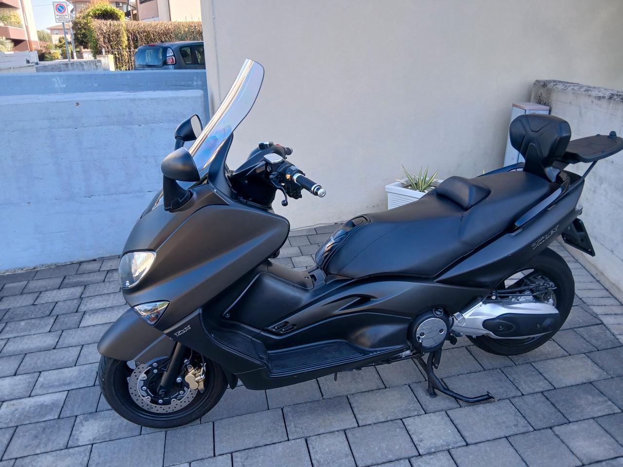 Yamaha T Max black+led+cupolino e bauletto...permute auto