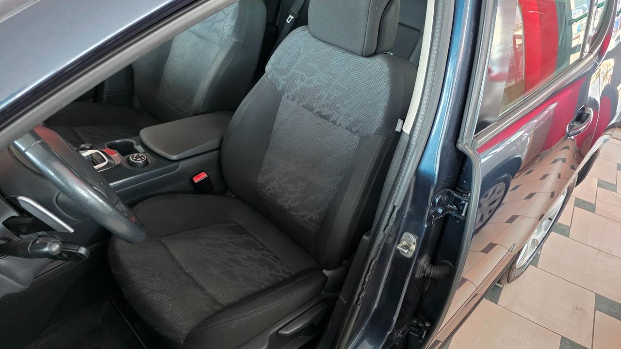 Peugeot 3008 1.6 HDi 112CV cambio robotizzato Tecno