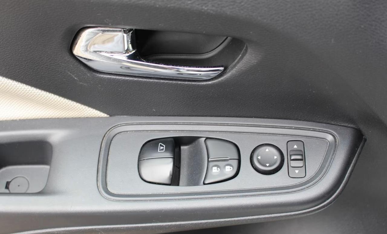 Nissan Micra 1.0L Visia