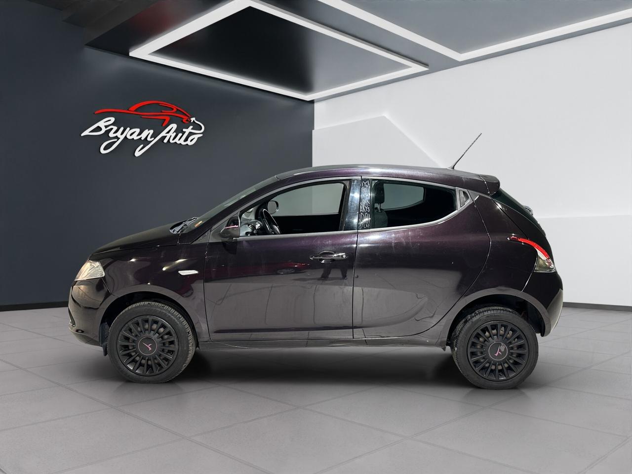 Lancia Ypsilon 0.9 TwinAir 85 CV 5 porte Metano Ecochic ELEFANTINO