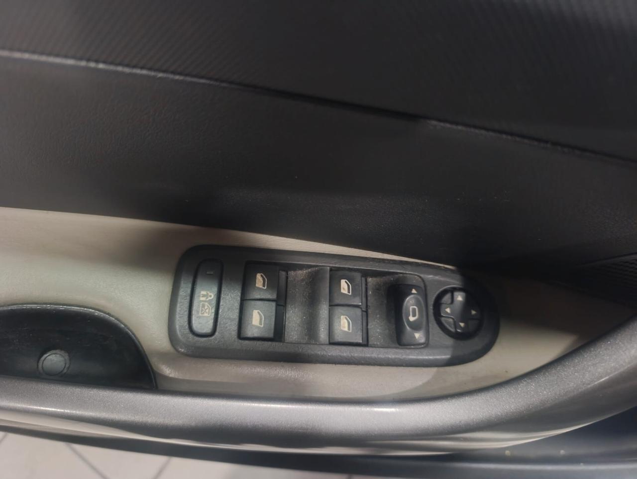 Peugeot 308 del 2009 benzina 80.000 km