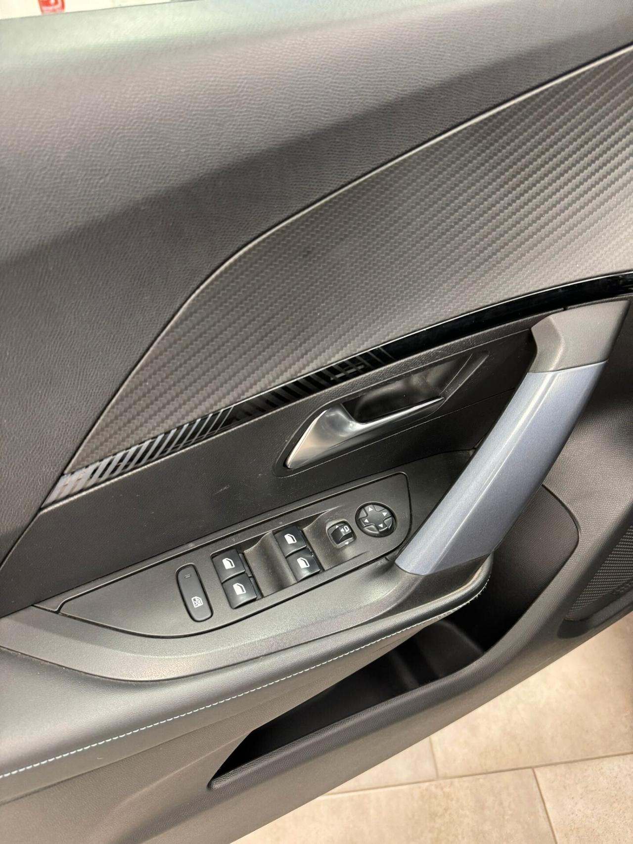 Peugeot 2008 BlueHDi 100 S&S Allure