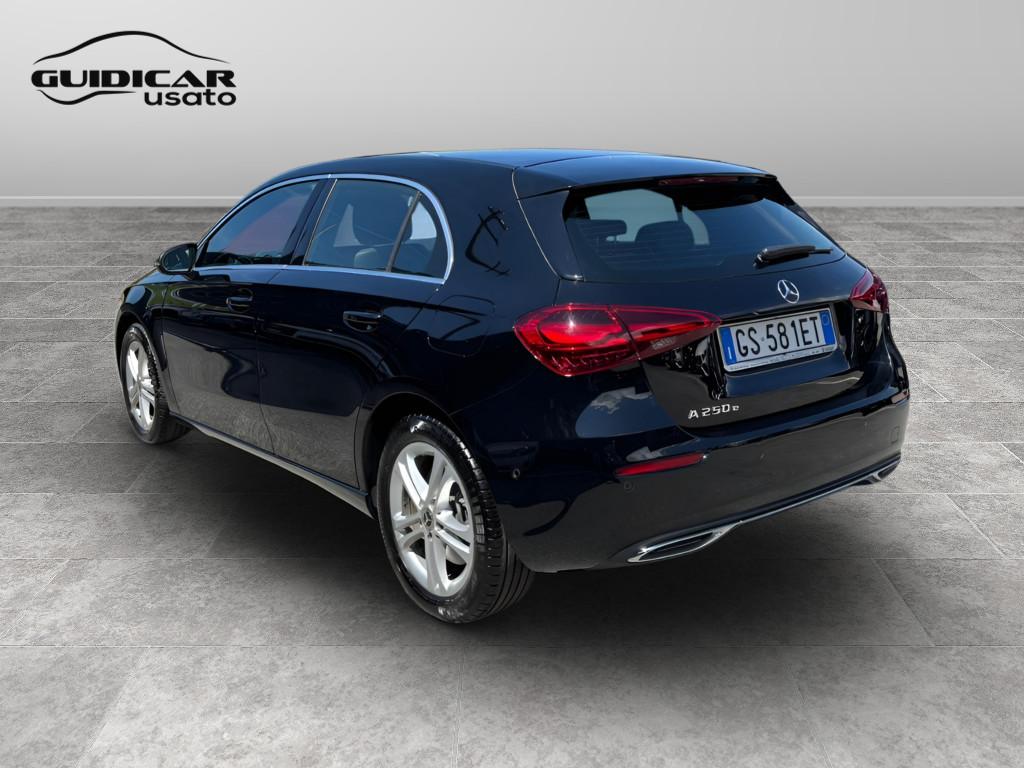Mercedes-Benz Classe A - W177 2023 - A 250 e phev Progressive Advanced auto