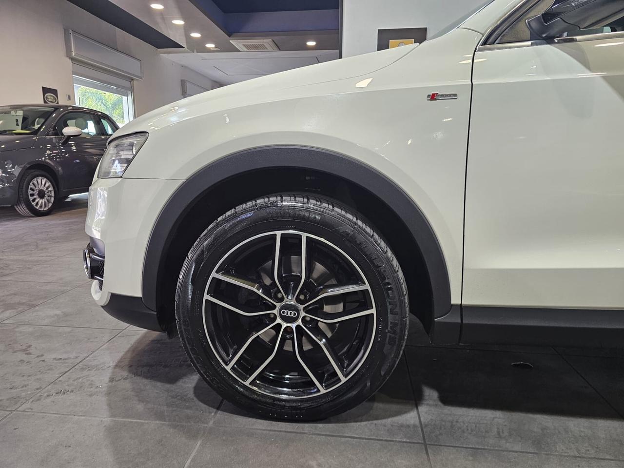 Audi Q3 2.0 TDI 140cv S line