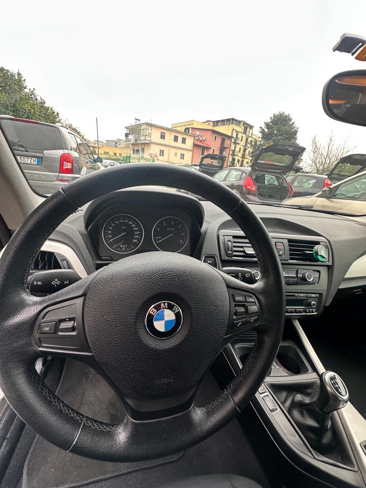 Bmw 114 114d 3p. Unique