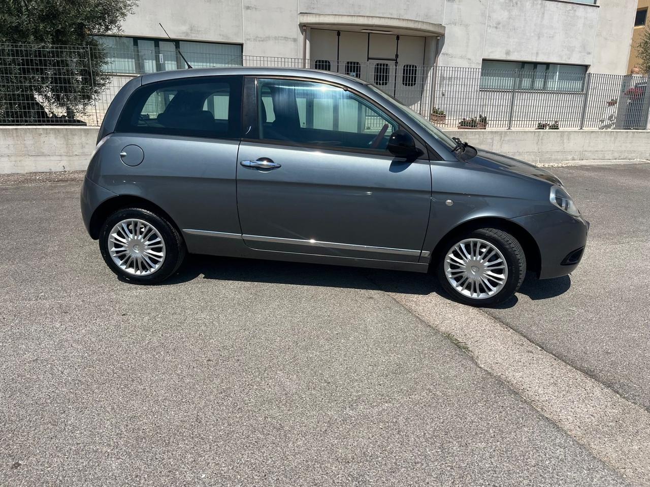 Lancia Ypsilon 1.3 MJT 75 CV Unyca