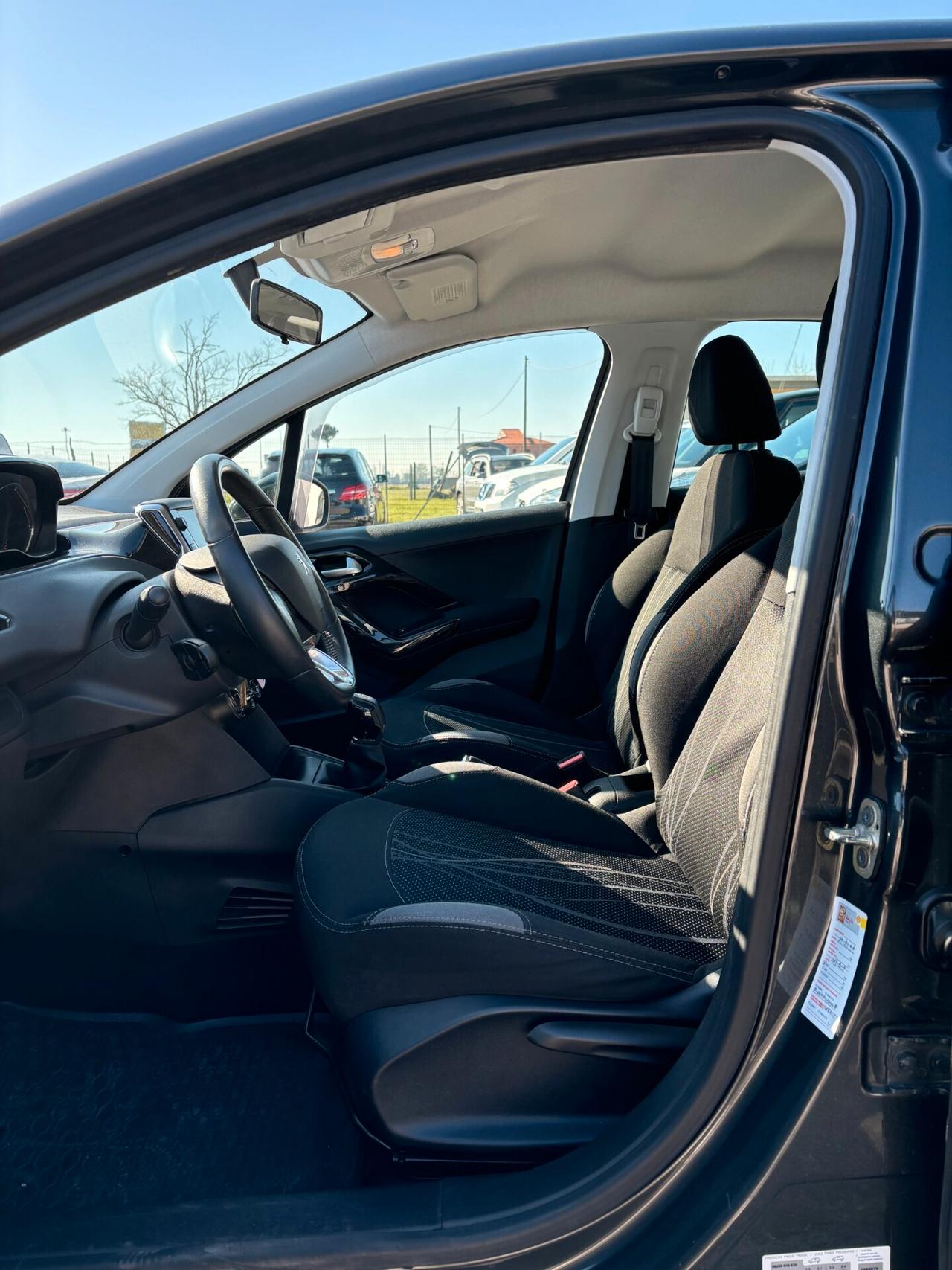 Peugeot 208 1.2 VTi MOTORE NUOVO