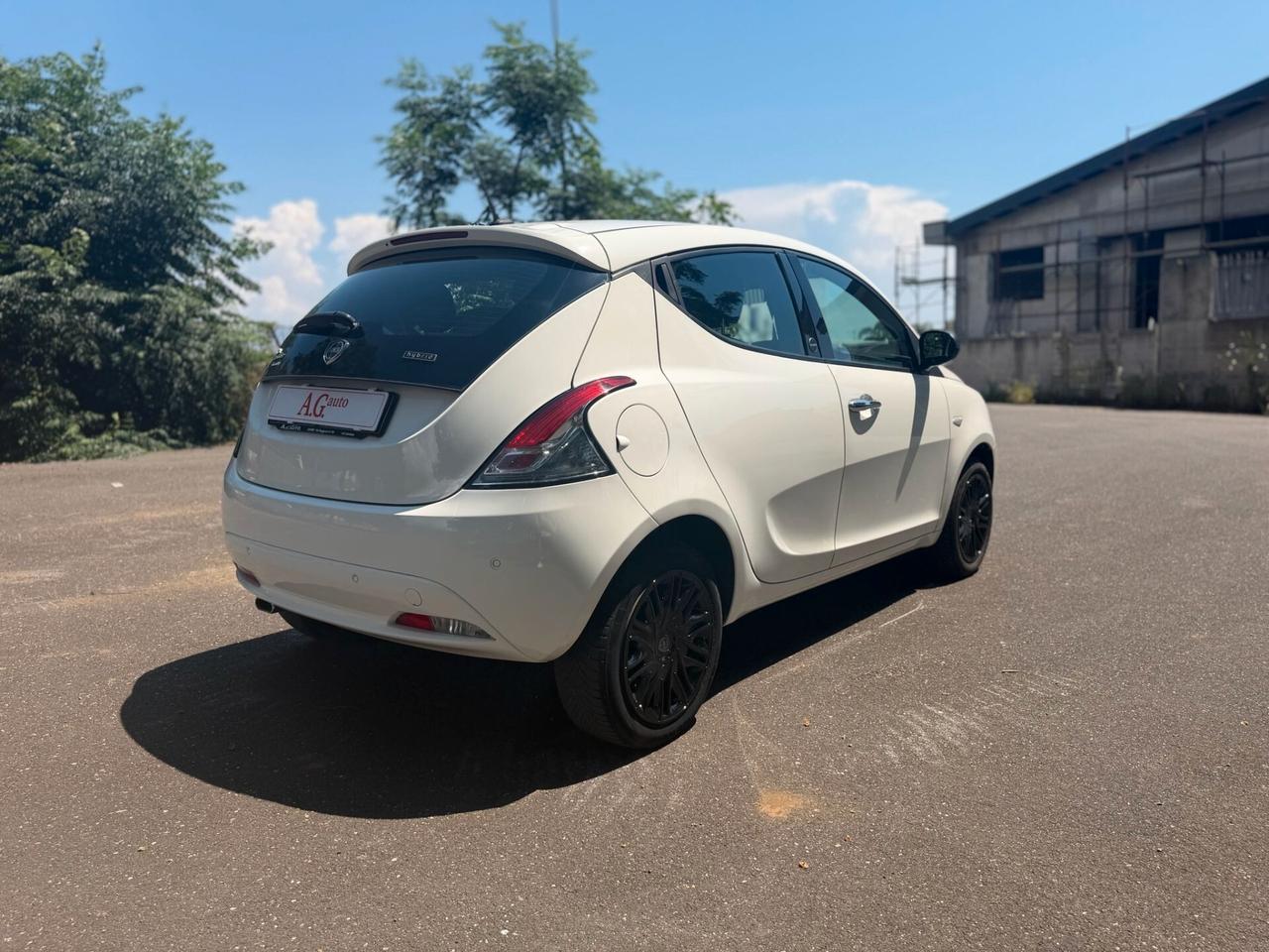 Lancia Ypsilon 1.0 FireFly 5 porte S&S Hybrid Ecochic Gold