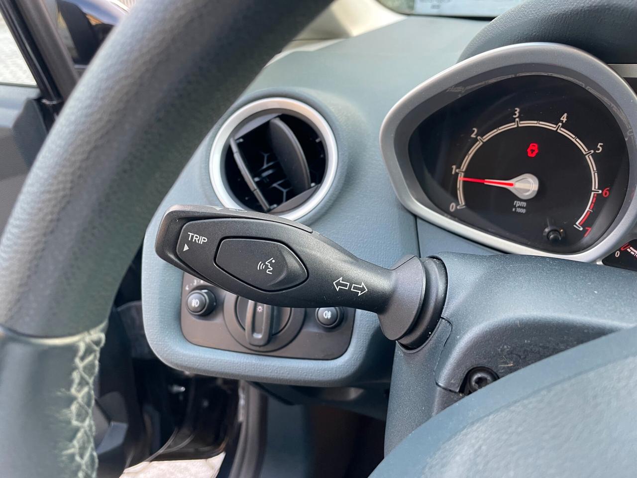 Ford Fiesta 1.2 82 CV 5 porte Titanium NEOPATENTATI KM REALI !!!