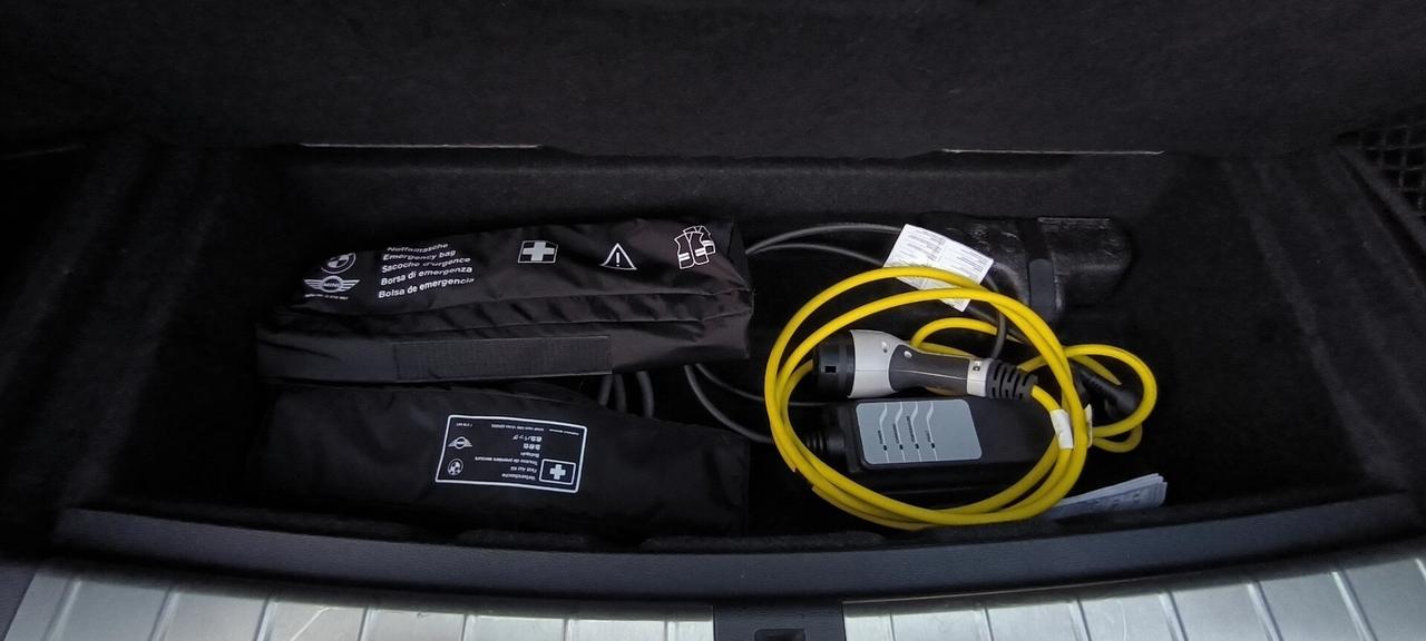 BMW X1 auto incidentata