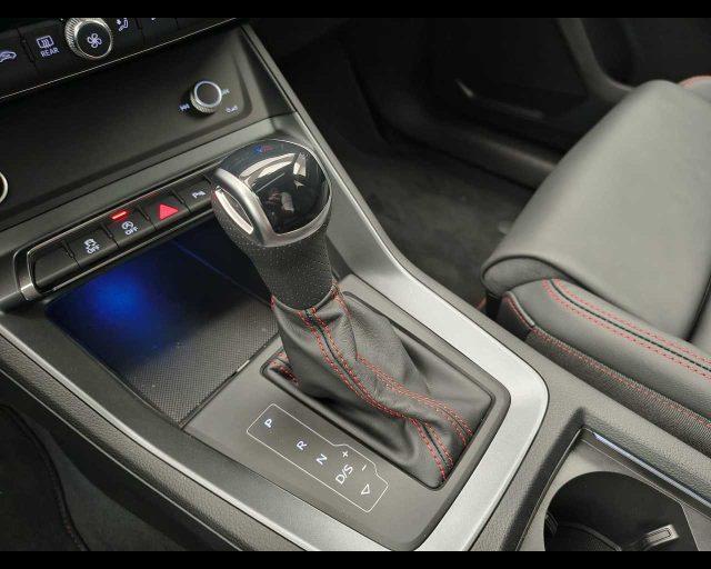 AUDI Q3 35 TDI S tronic Identity Black