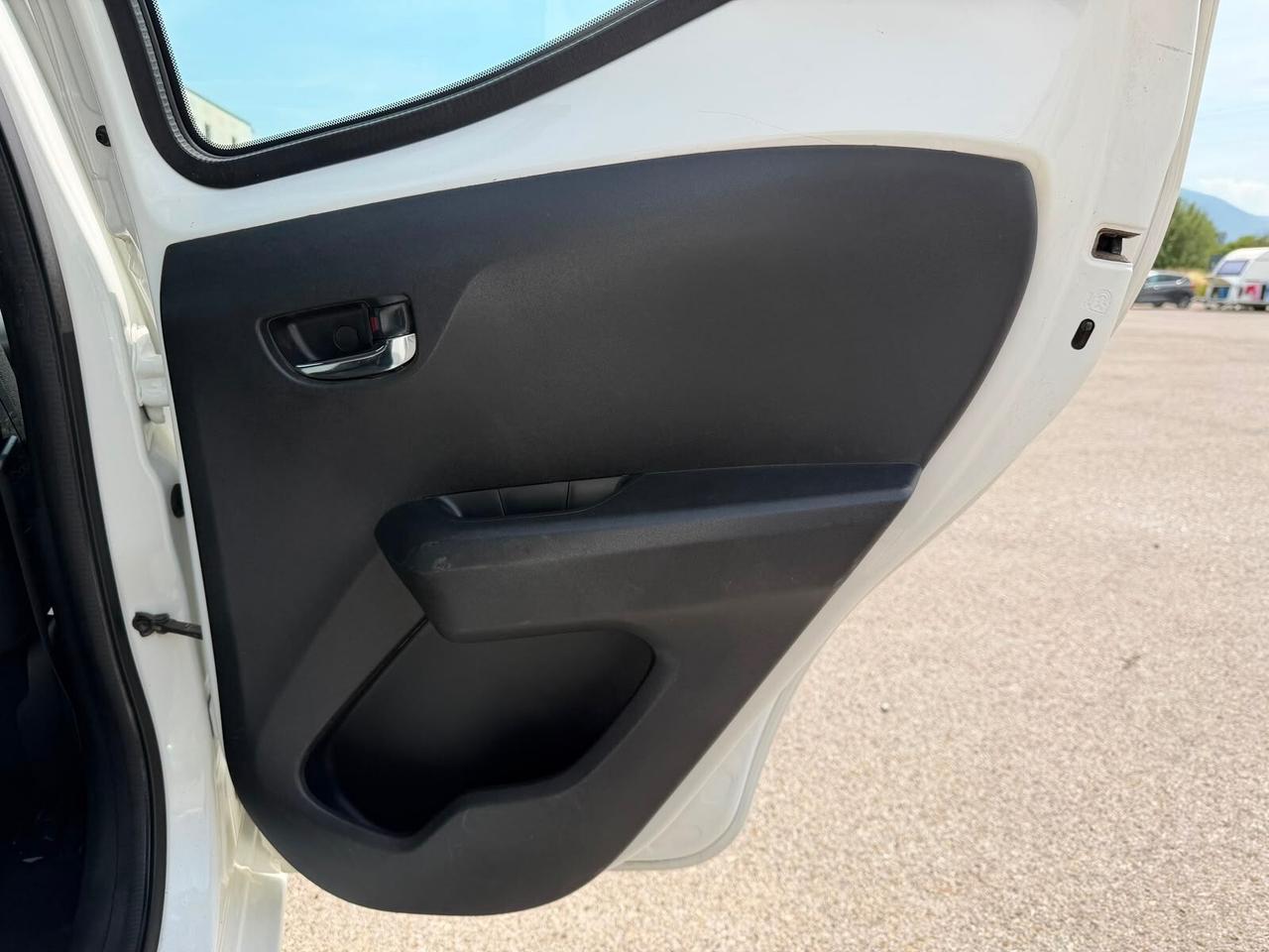 Toyota Aygo 1.0 VVT-i X-BLACK 140000 KM