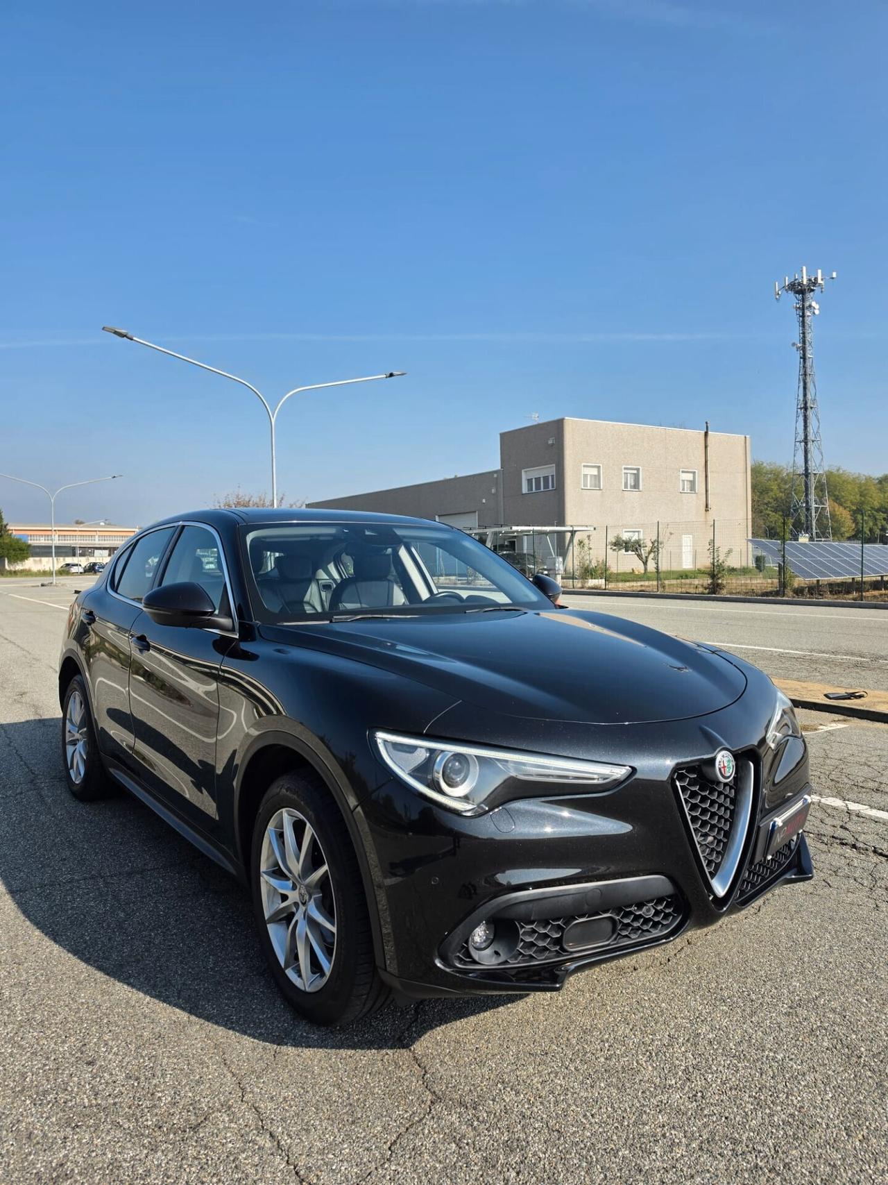 Alfa Romeo Stelvio q4 executive