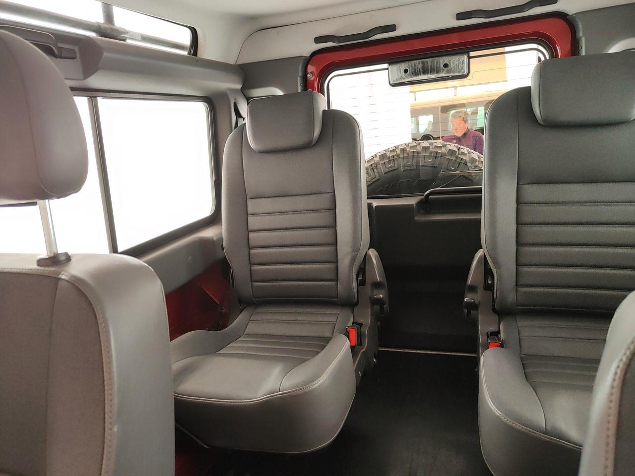 Land Rover Defender 90 2.2 TD4 Soft top N1