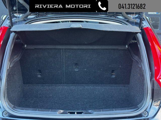 VOLVO V40 D2 R-design Momentum