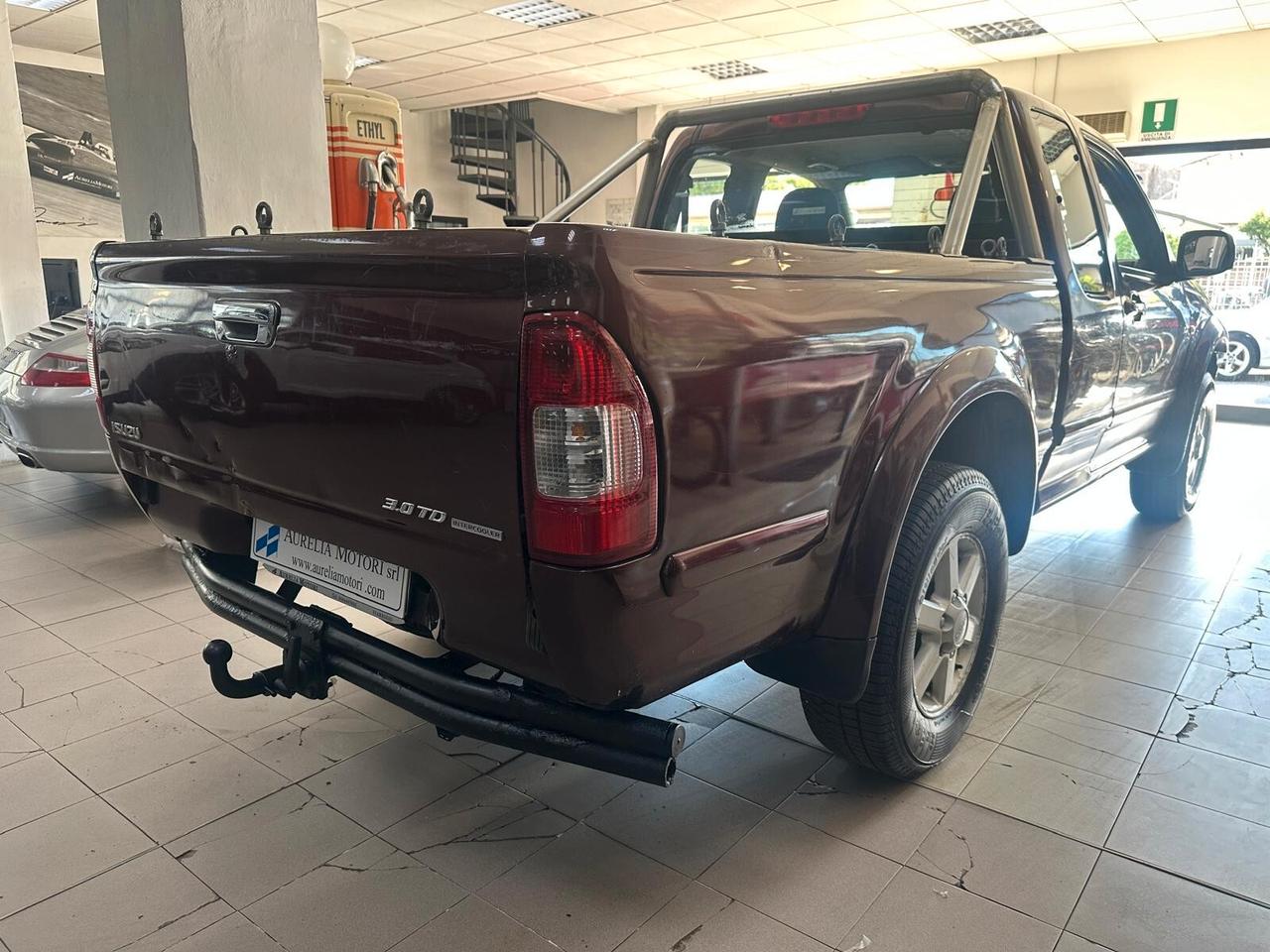 Isuzu D-Max 3.0 TD cat Space Cab 4WD Pick-up 4 posti SUBITO DISP. CON GANCIO TRAINO