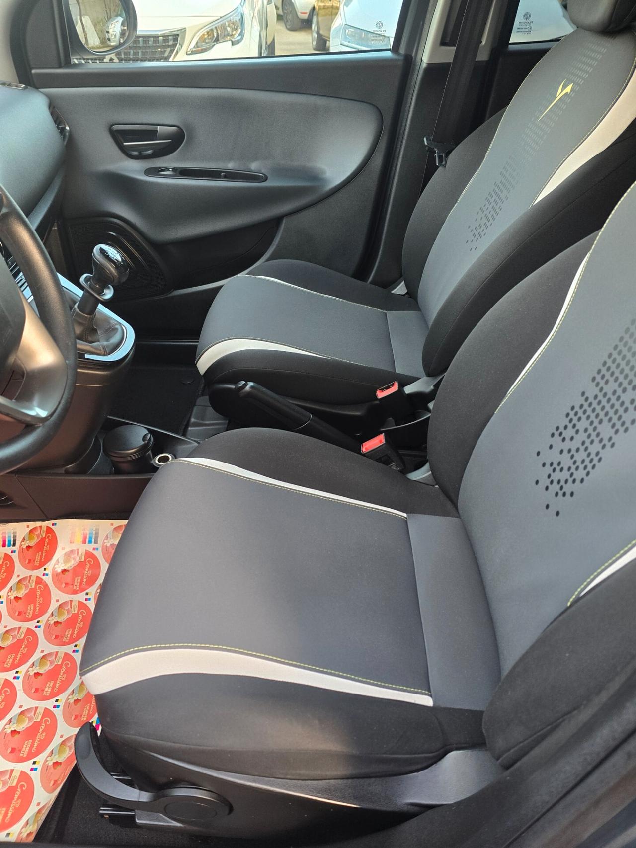 Lancia Ypsilon 0.9 TwinAir 85 CV 5 porte Metano Ecochic Elefantino