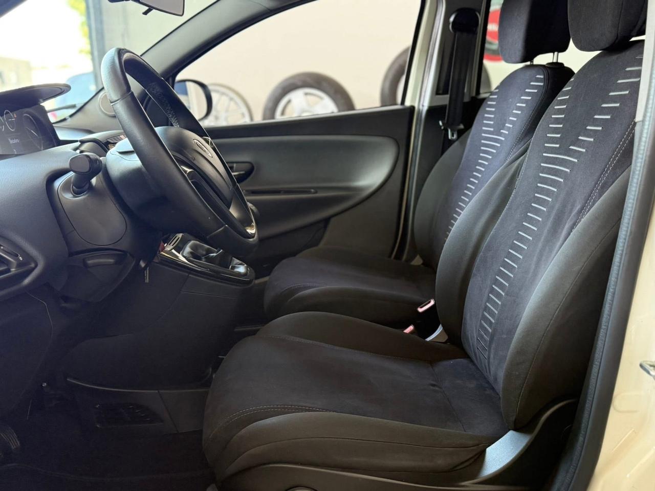 Lancia Ypsilon 1.3 MJT 16V 95 CV 5 OK NEOPATENTATI