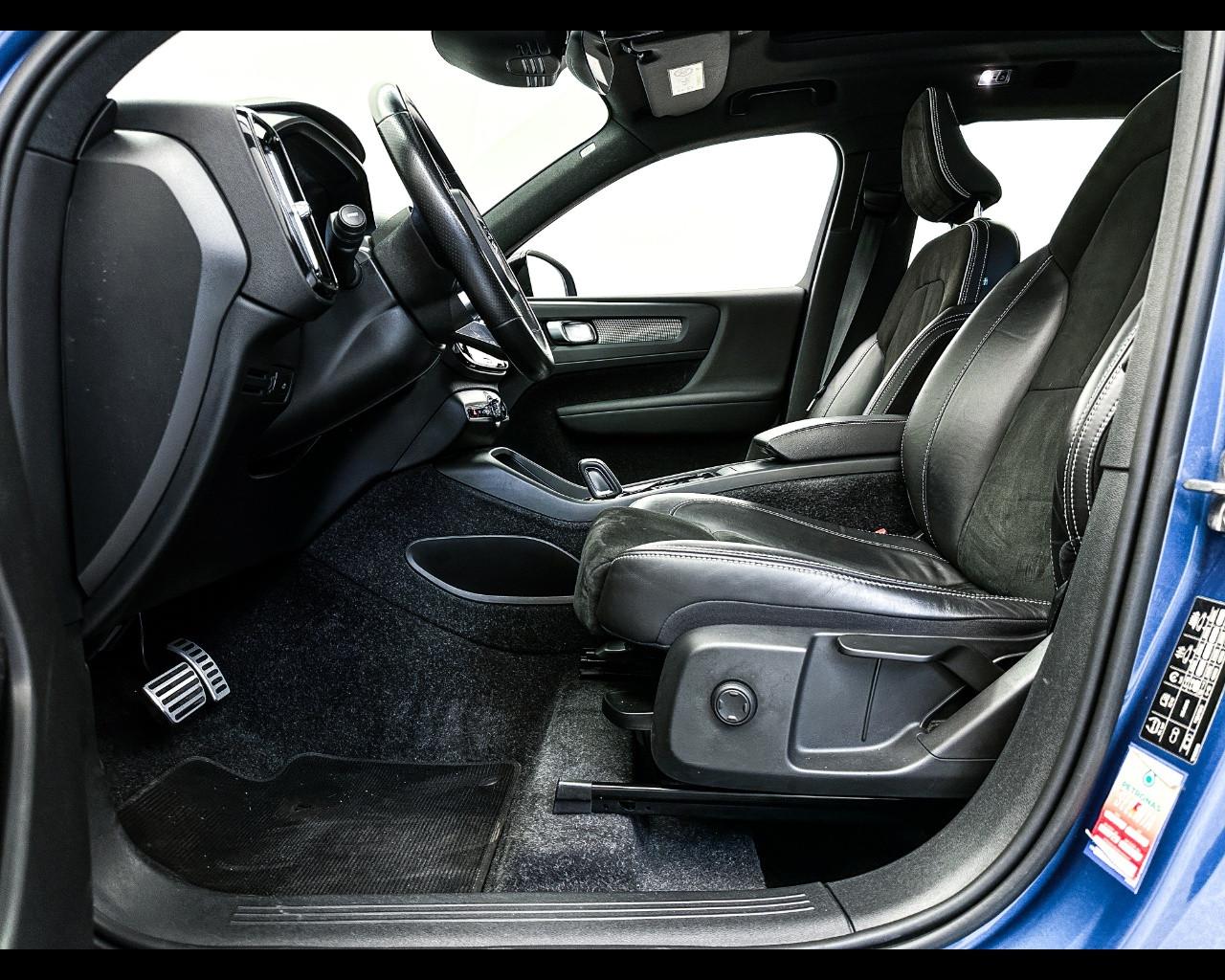 VOLVO XC40 (2017-->) - XC40 B5 AWD Geartronic R-design